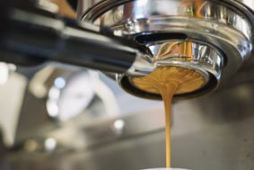 أفضل أجهزة القهوة لتحضير قهوتك المثالية في المنزل